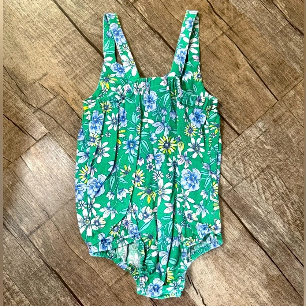 Old‎ Navy Toddler 12-18 Month- sleeveless floral romper with snap bottom